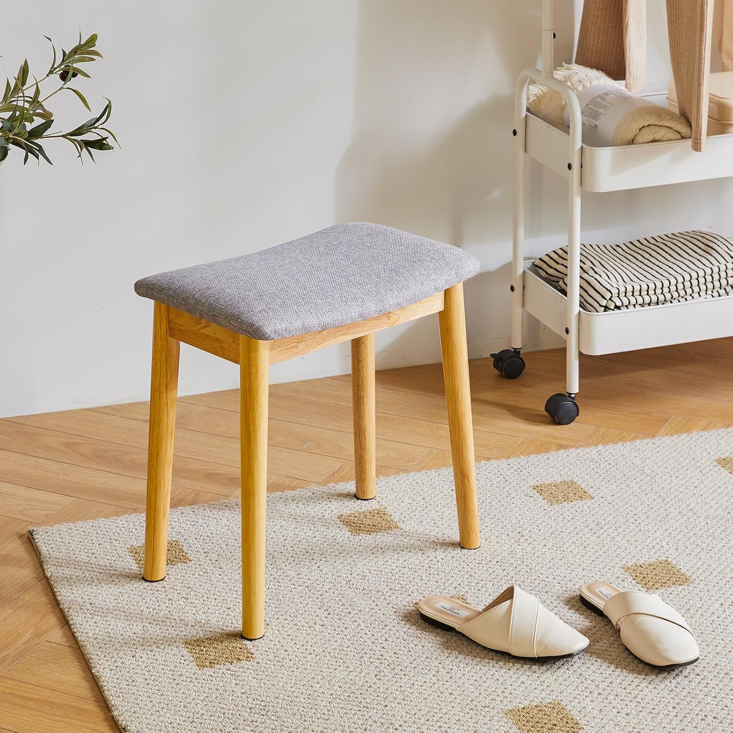 IBUYKE Saddle Cushion Vanity Stool Chair, Foot Rest Stool with Solid Wood Legs, Modern Vanity Bench Ottoman for Piano, Upholstered Seat for Bedroom, Entryway, Wooden Legs&Light Linen WBD007NY